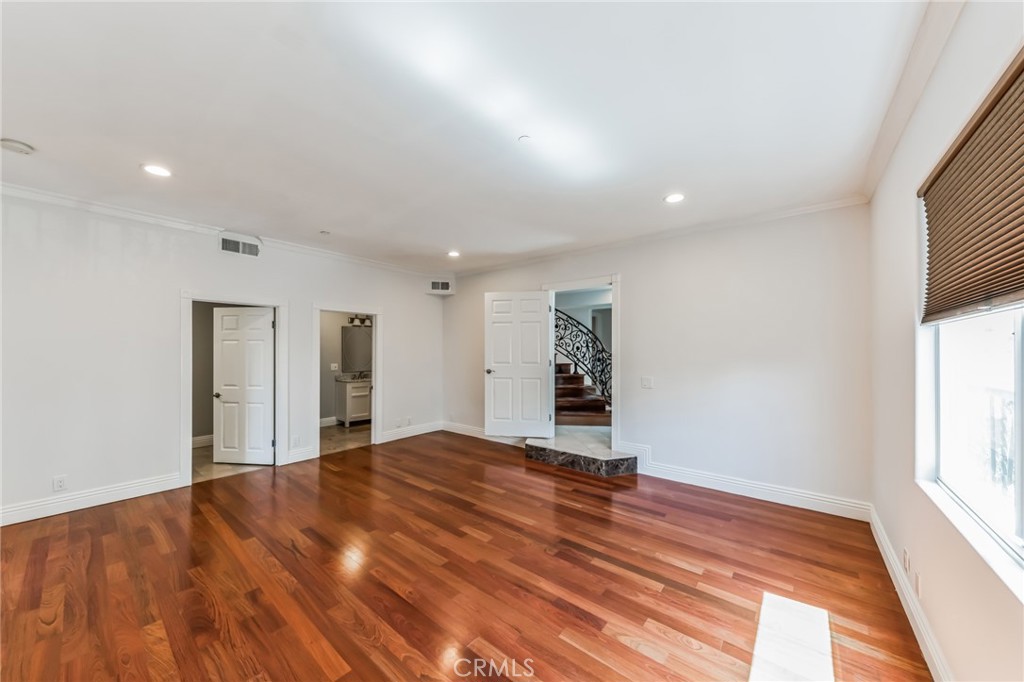 5038 Tendilla Avenue