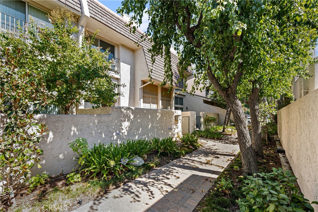 22203 1/2 Erwin Street