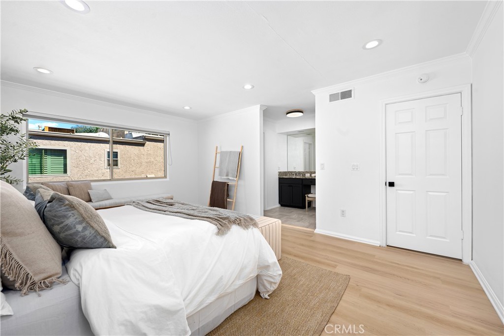 22203 1/2 Erwin Street