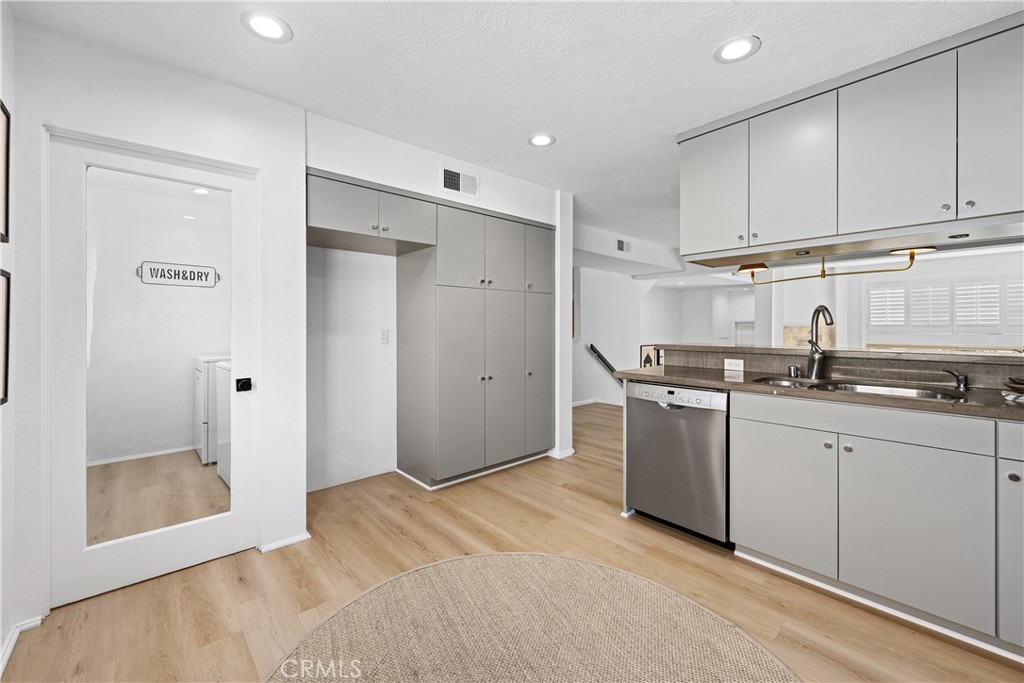 22203 1/2 Erwin Street
