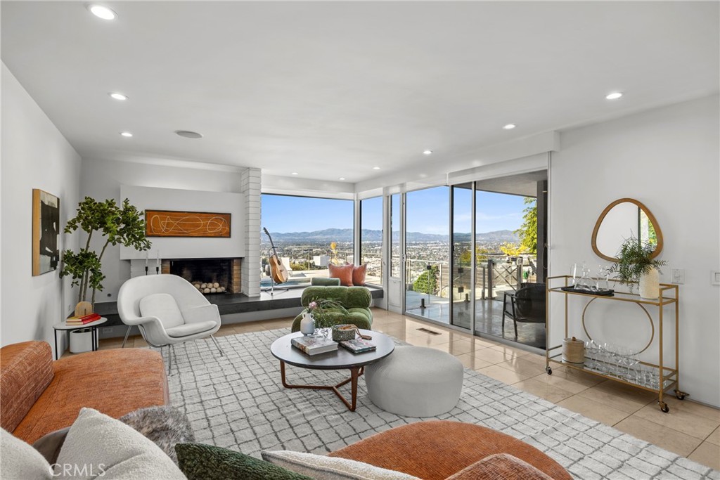 3851 Beverly Ridge