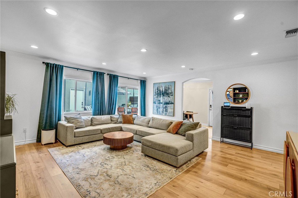 6830 Bothwell
