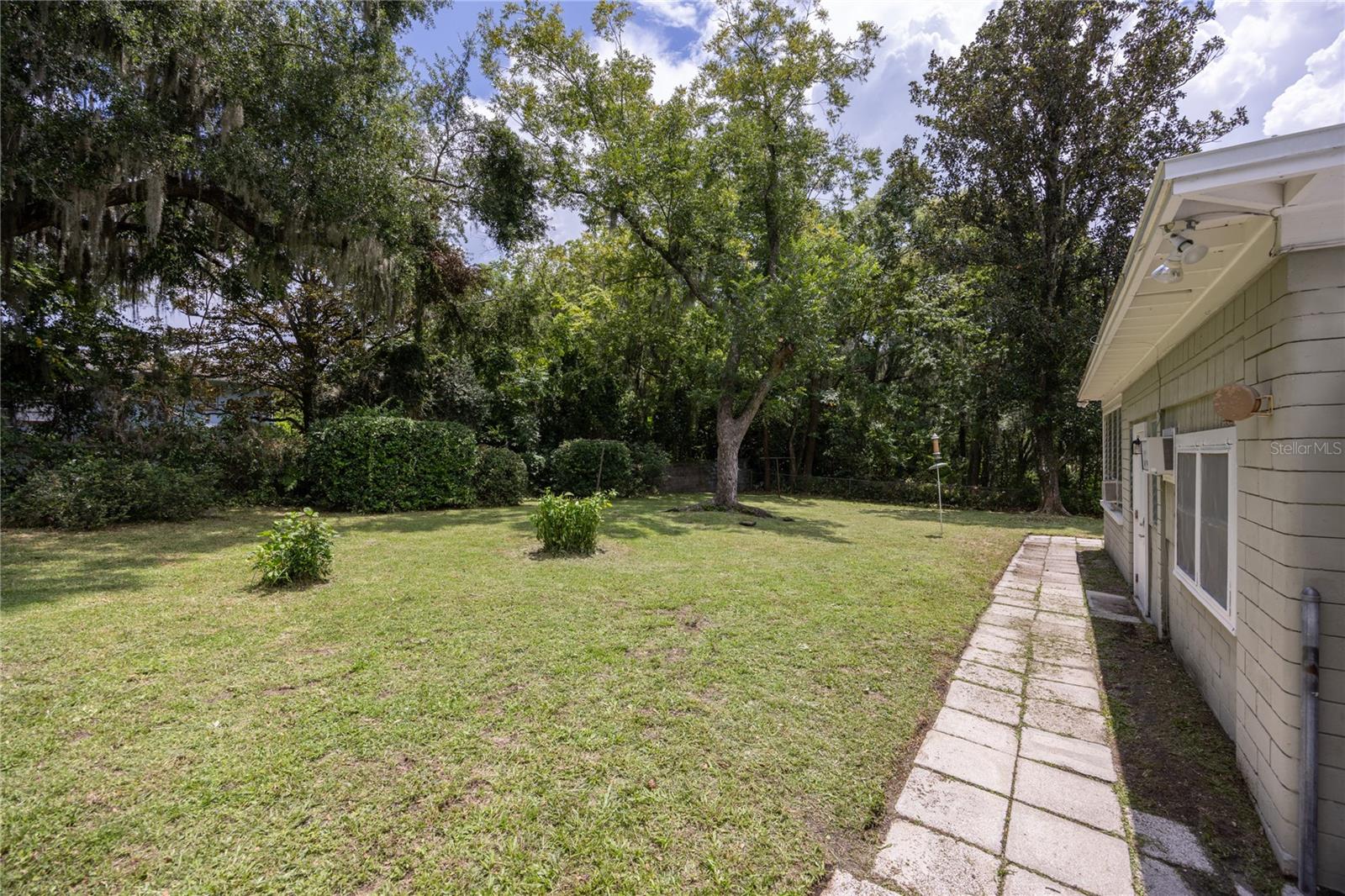 1067 SW 11TH TER
