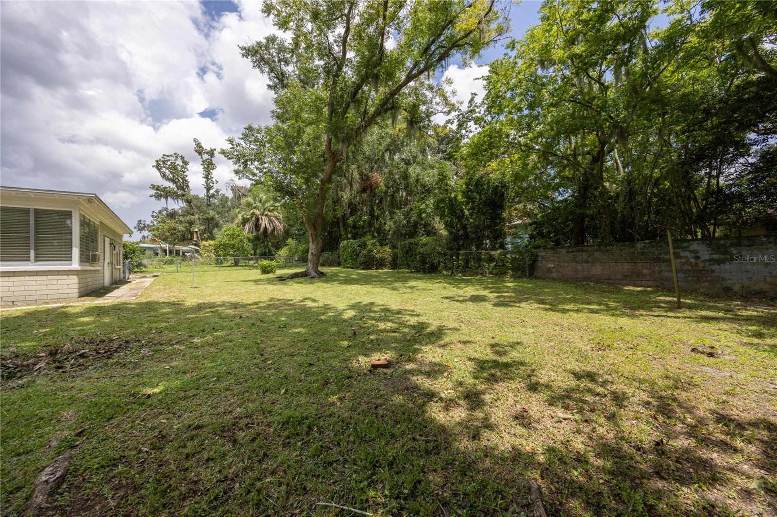 1067 SW 11TH TER