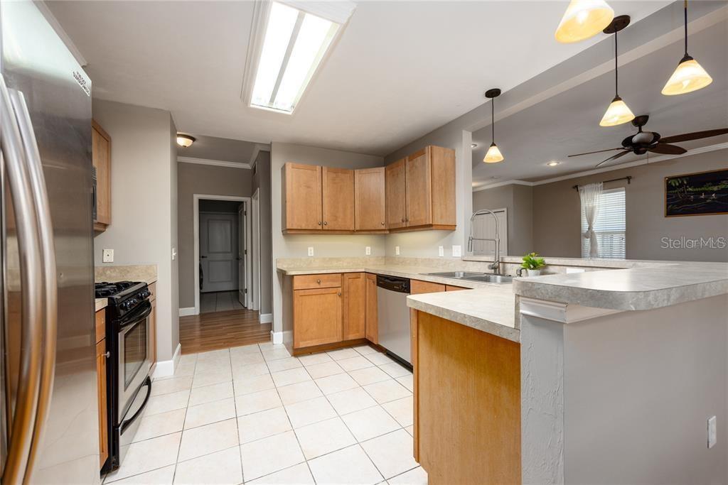 4537 NE 16TH TER
