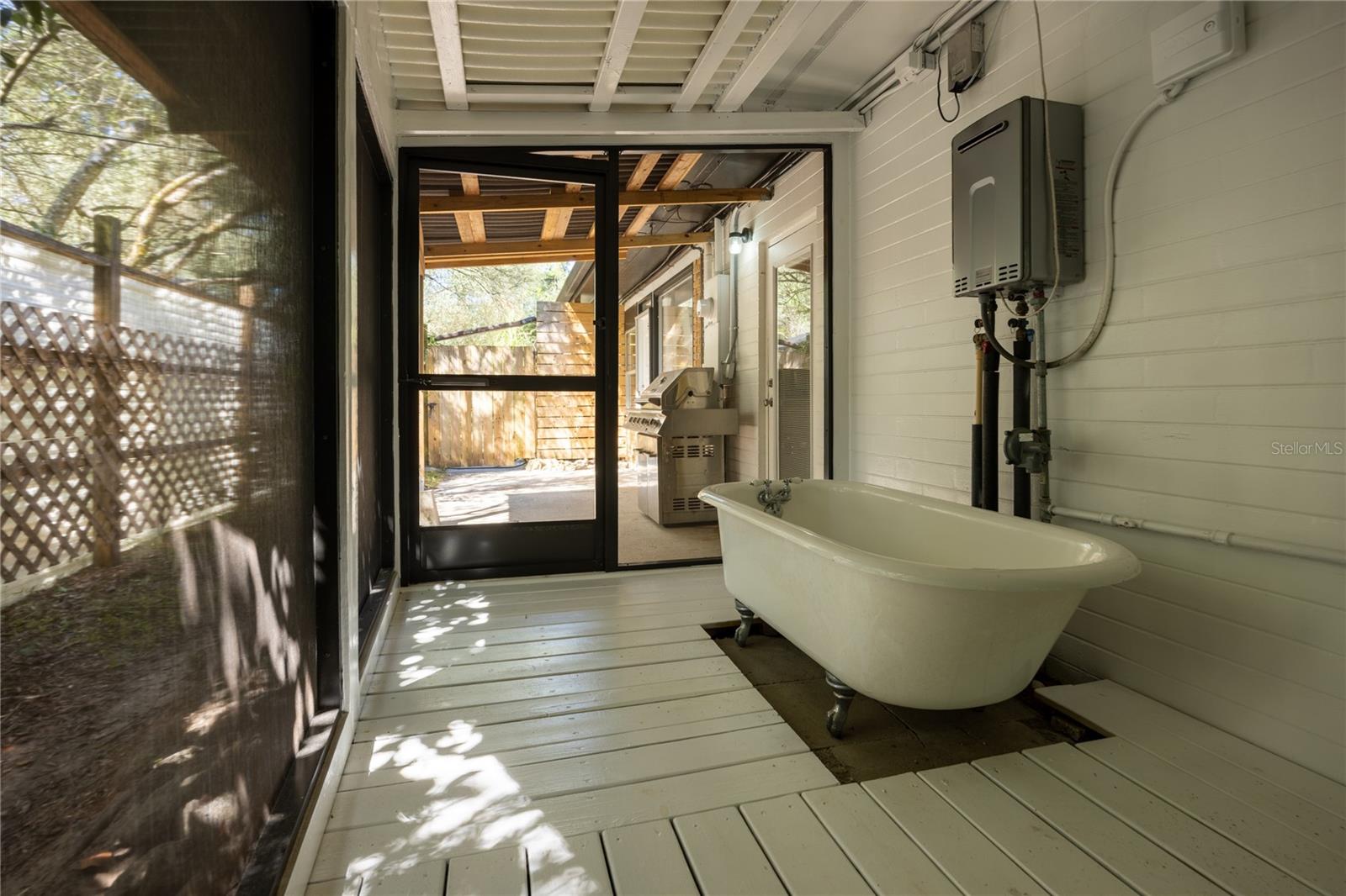 415 NW 32ND ST