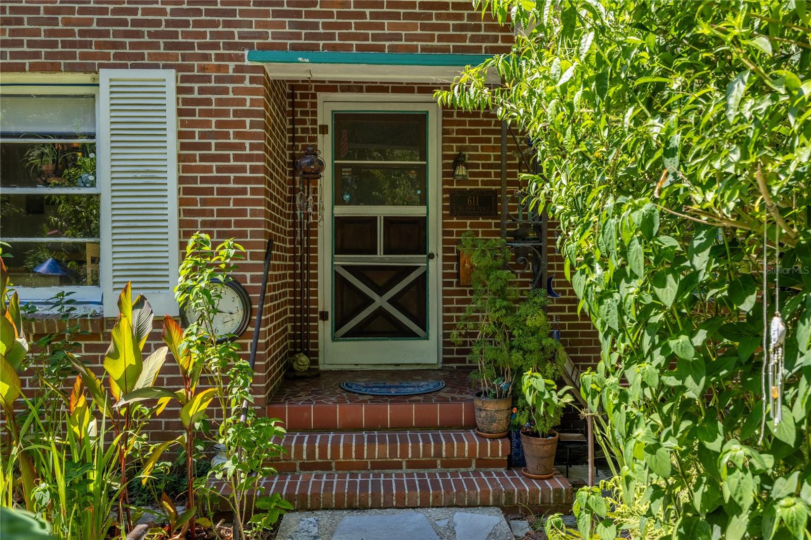 611 NE 10TH PL