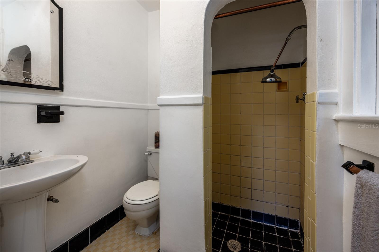 611 NE 10TH PL