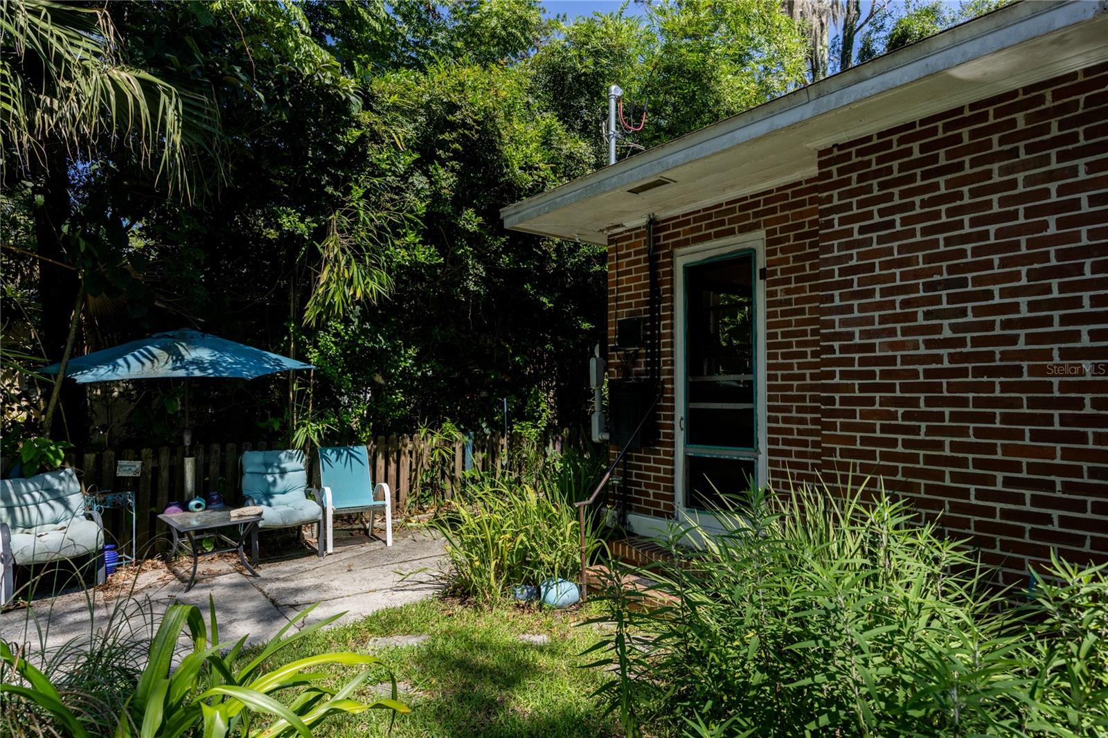 611 NE 10TH PL