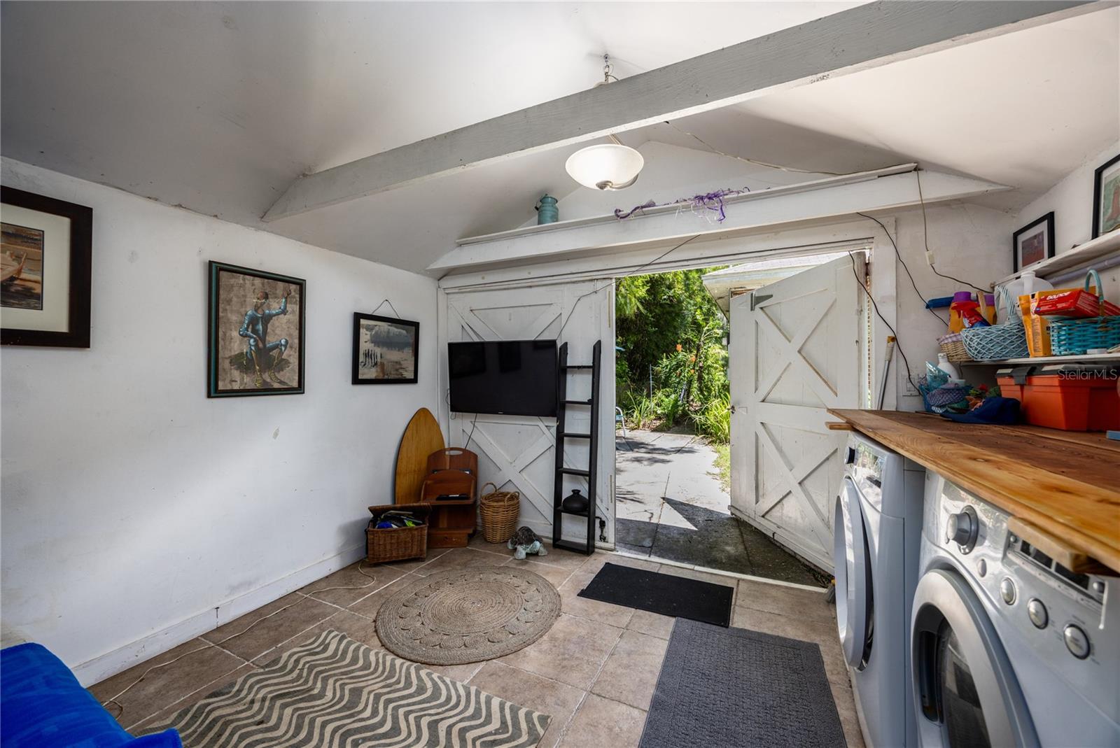 611 NE 10TH PL