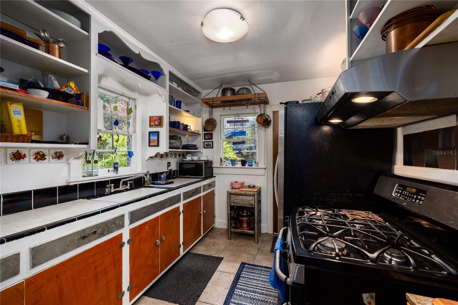 611 NE 10TH PL