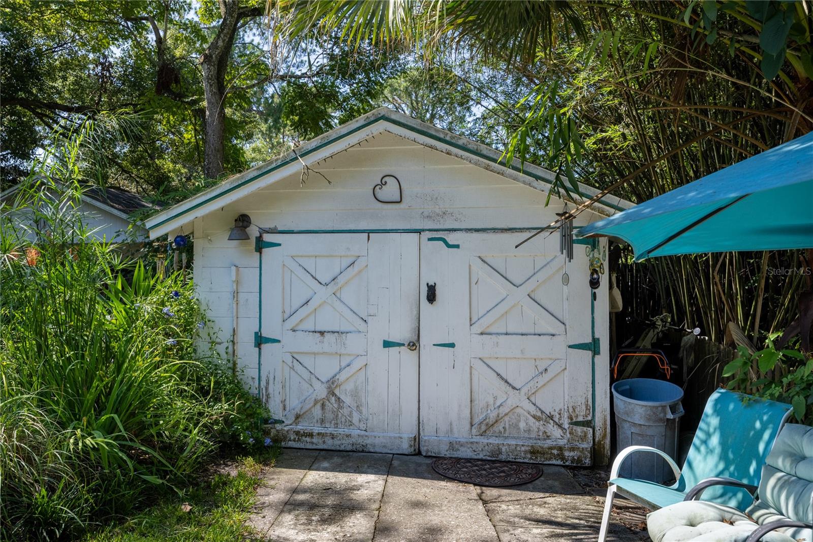 611 NE 10TH PL