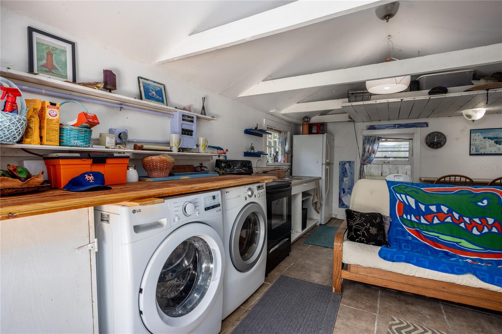 611 NE 10TH PL