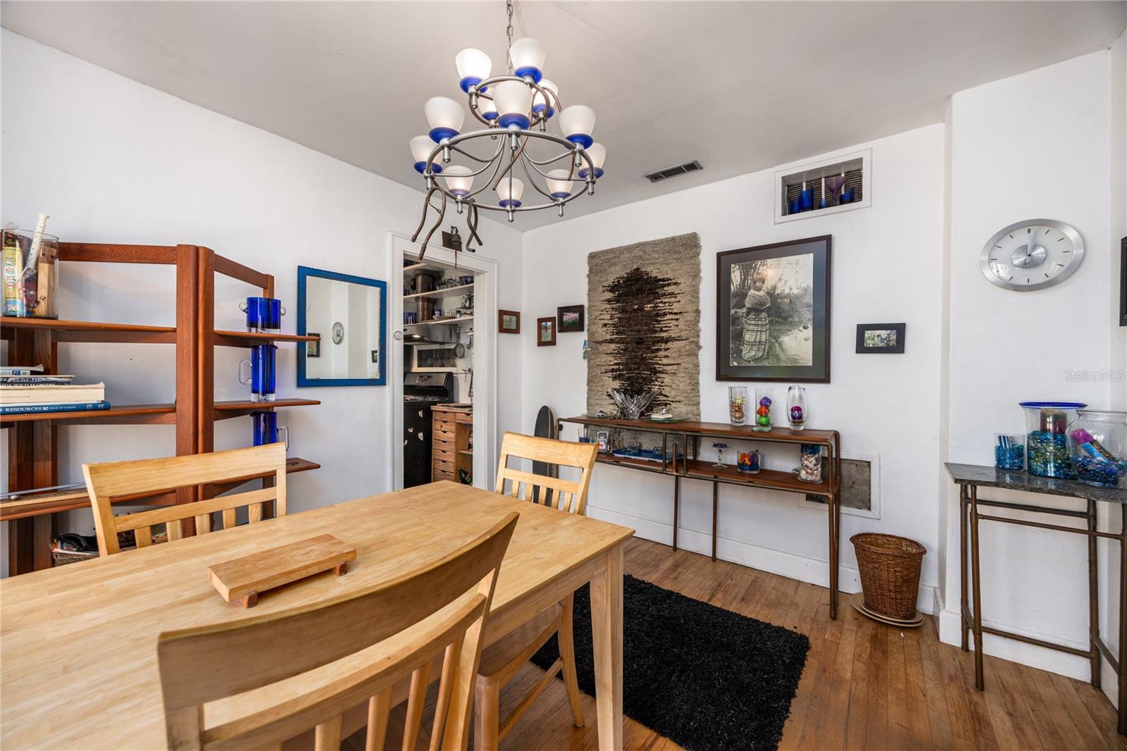 611 NE 10TH PL