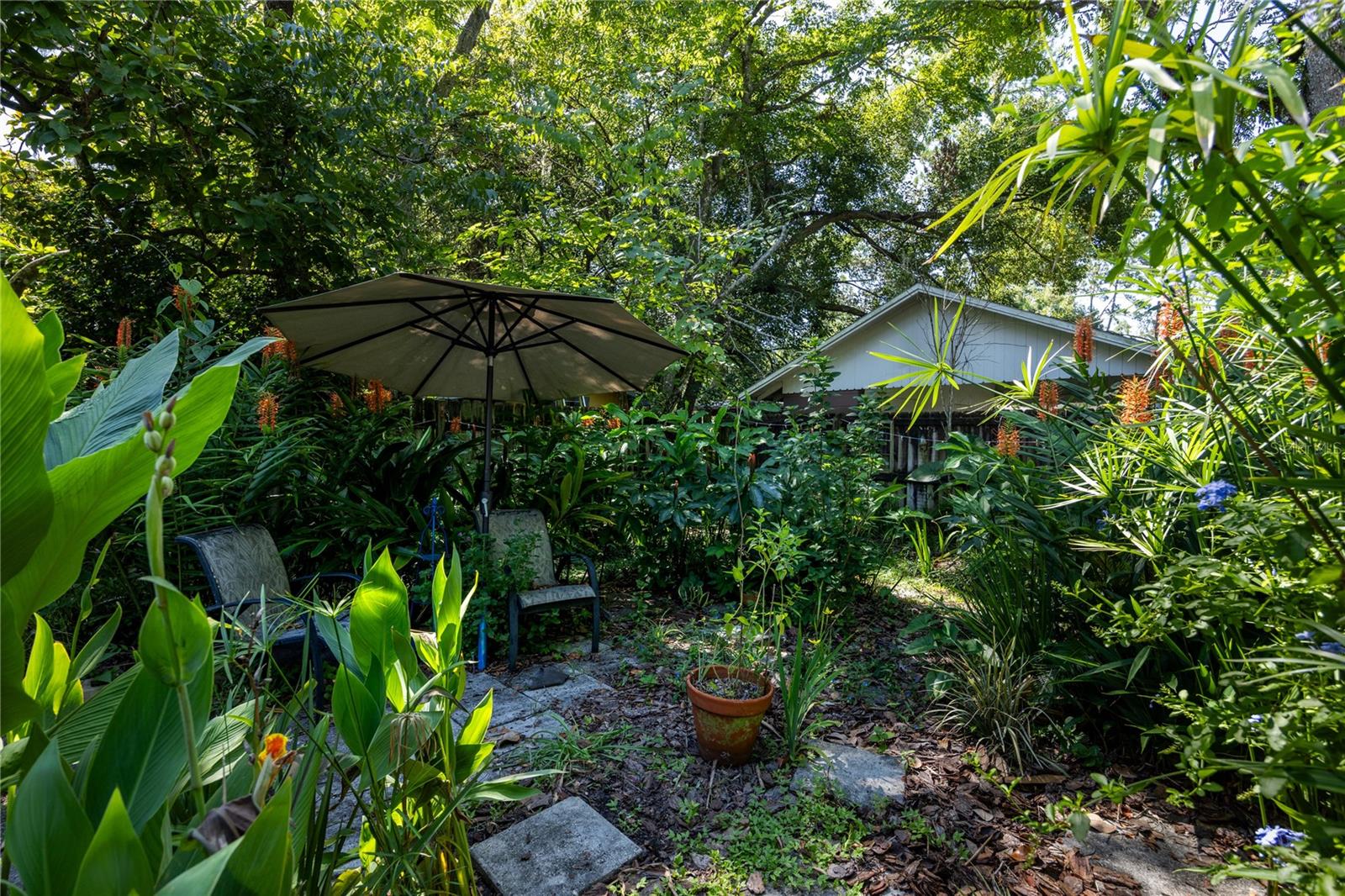 611 NE 10TH PL