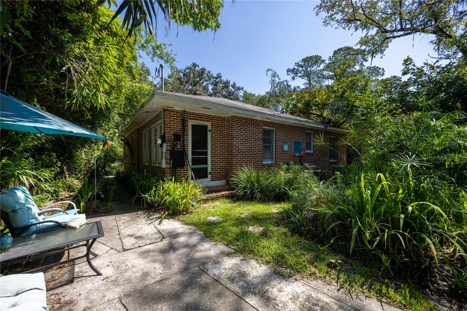 611 NE 10TH PL