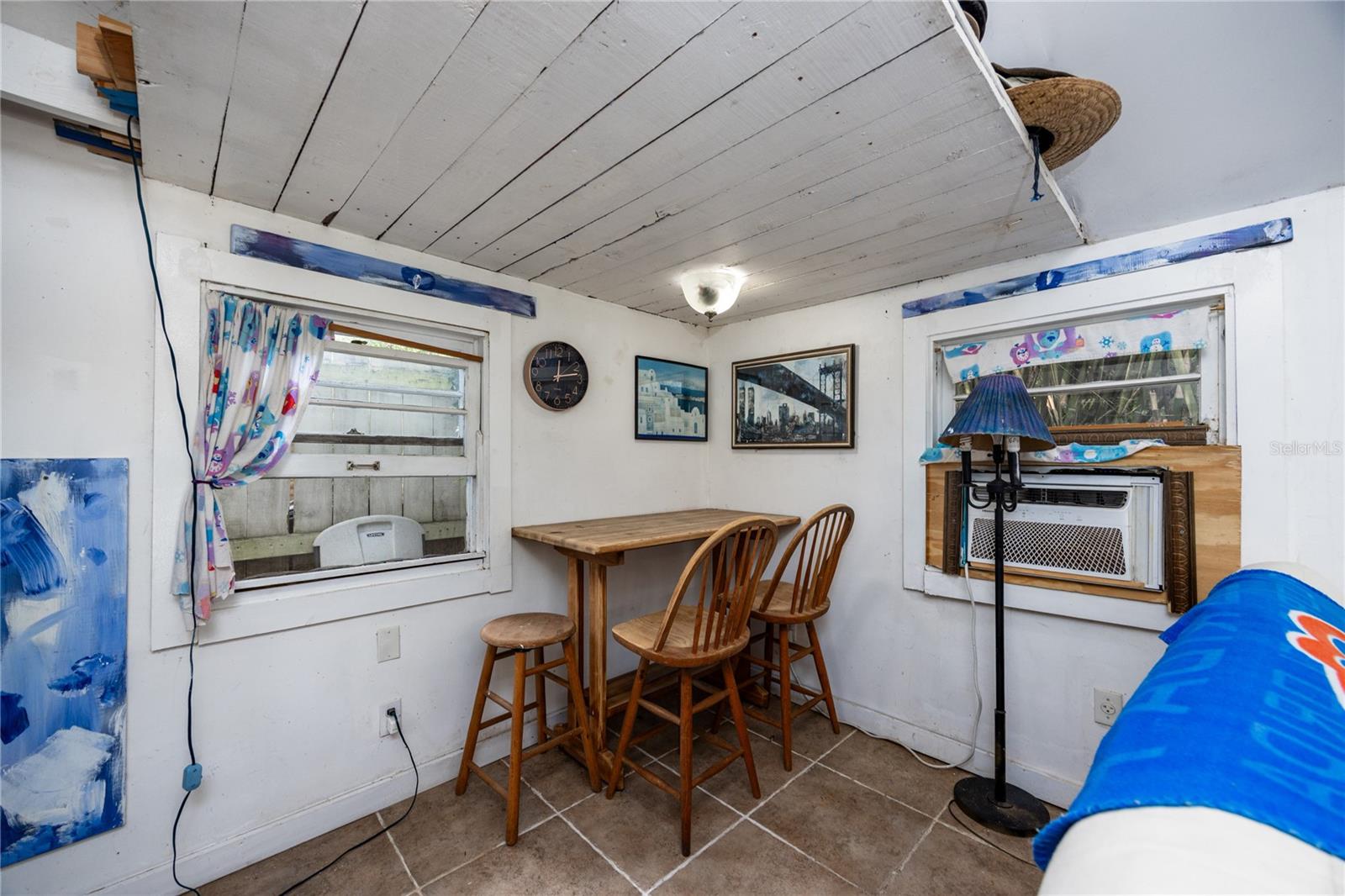 611 NE 10TH PL