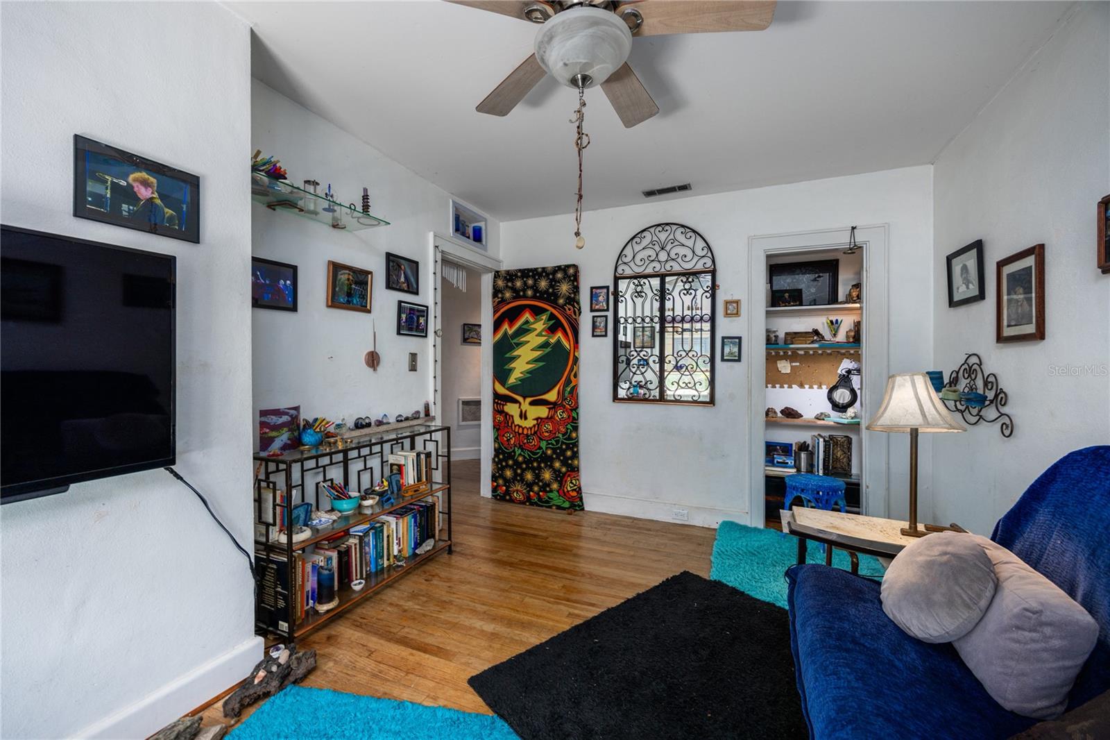 611 NE 10TH PL