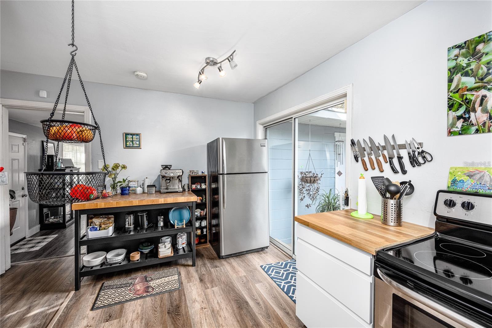 601 NW 34TH TER