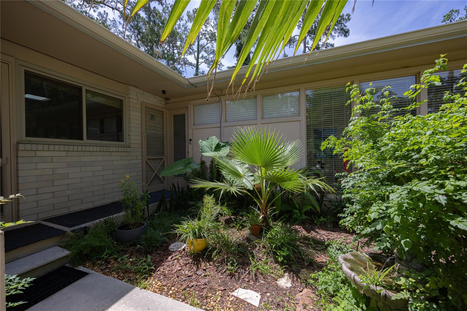 2010 NW 32ND TER