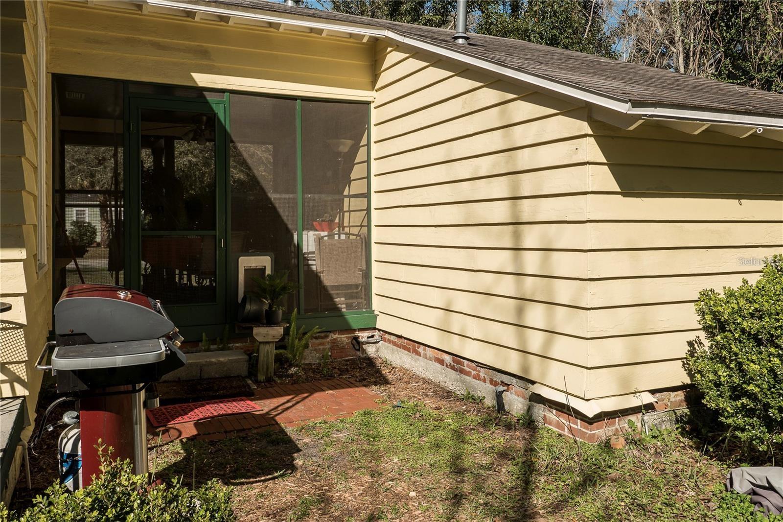 1125 NW 10TH AVE