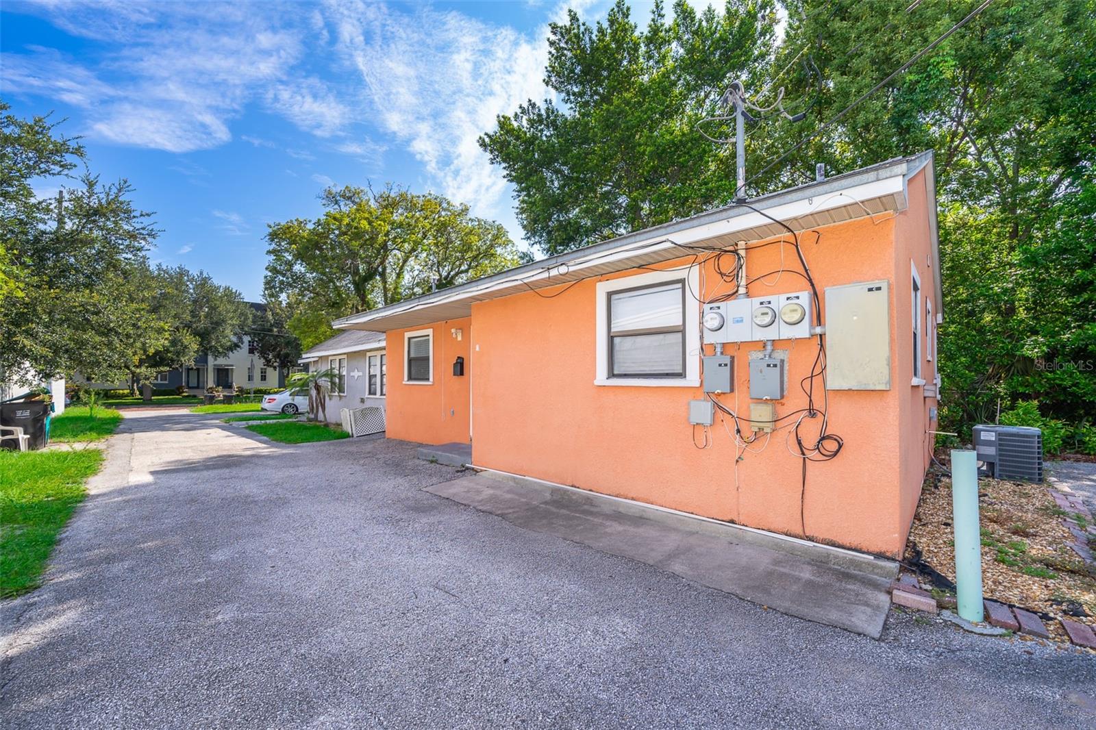 116 & 118 E MURIEL ST