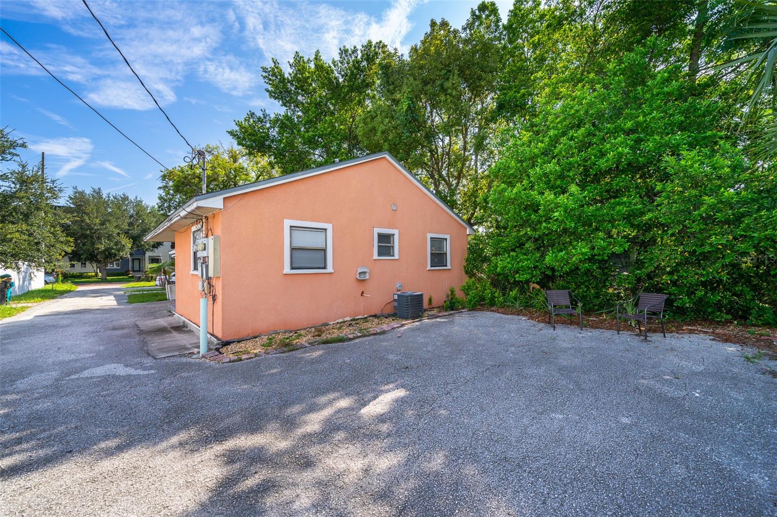 116 & 118 E MURIEL ST