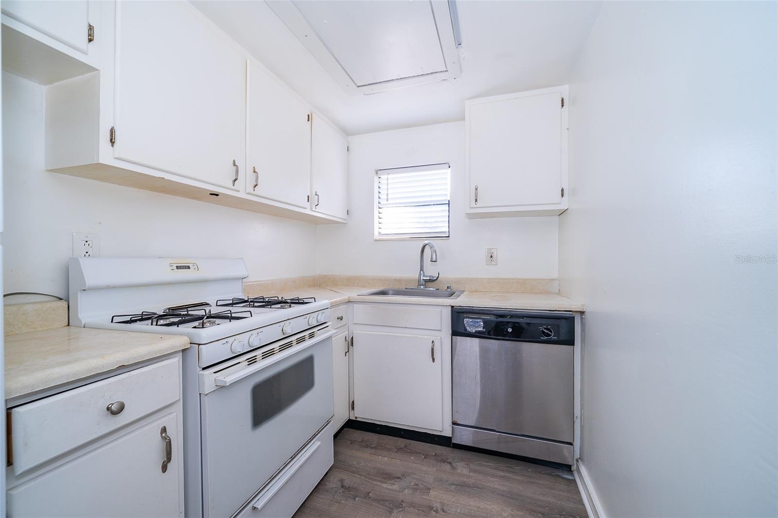 116 & 118 E MURIEL ST