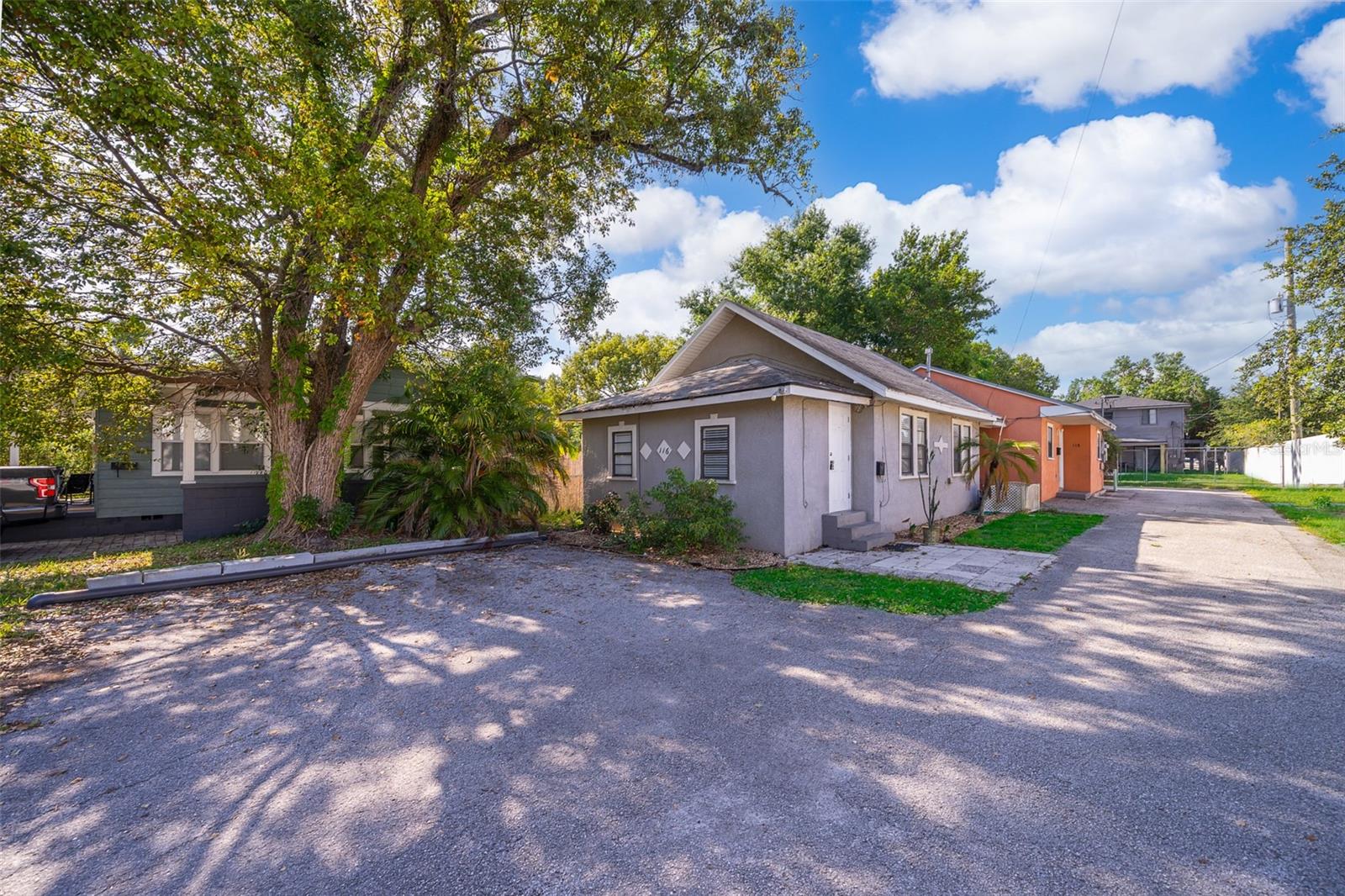 116 & 118 E MURIEL ST