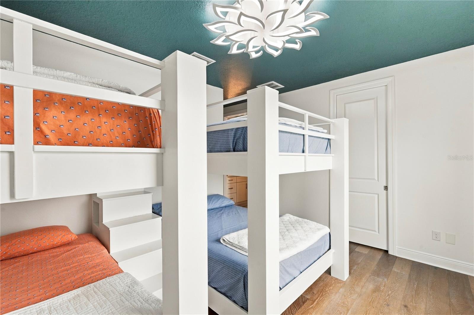 602 SEA CT