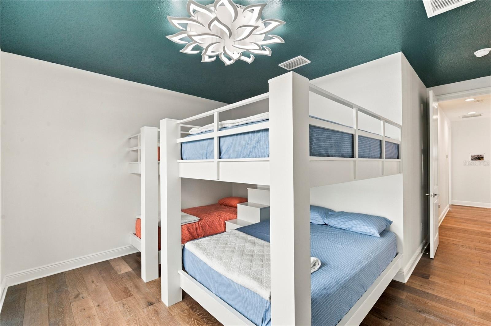 602 SEA CT