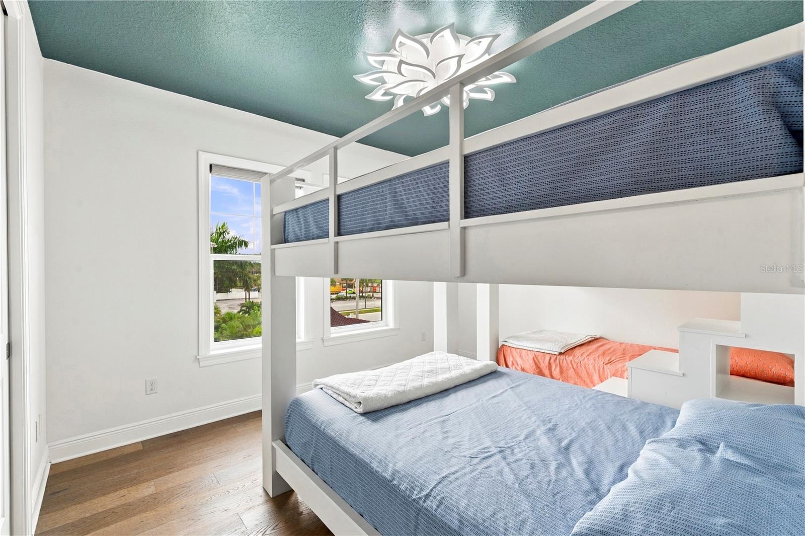 602 SEA CT