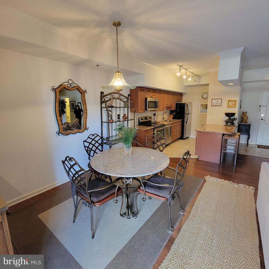 1211 S EADS ST #406