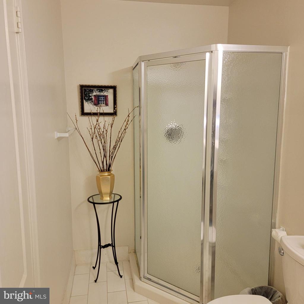1211 S EADS ST #406