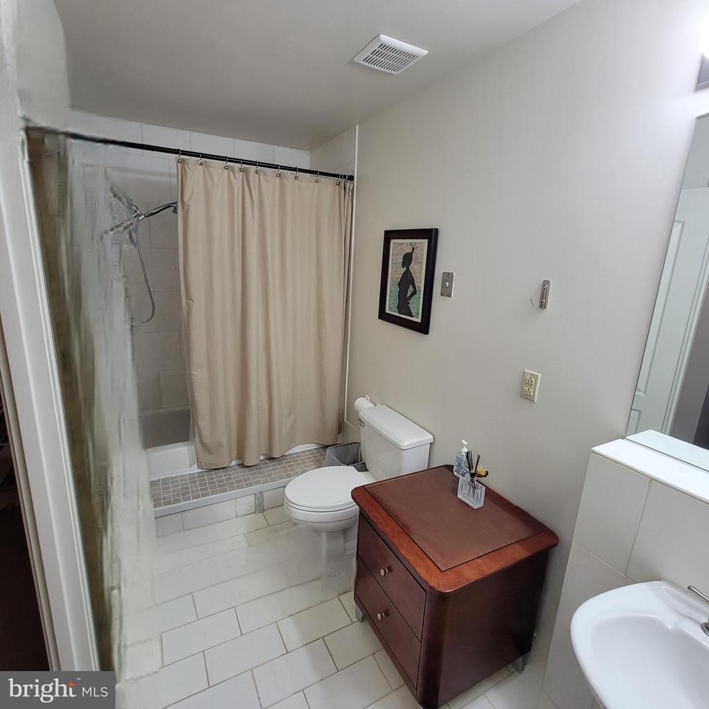 1211 S EADS ST #406