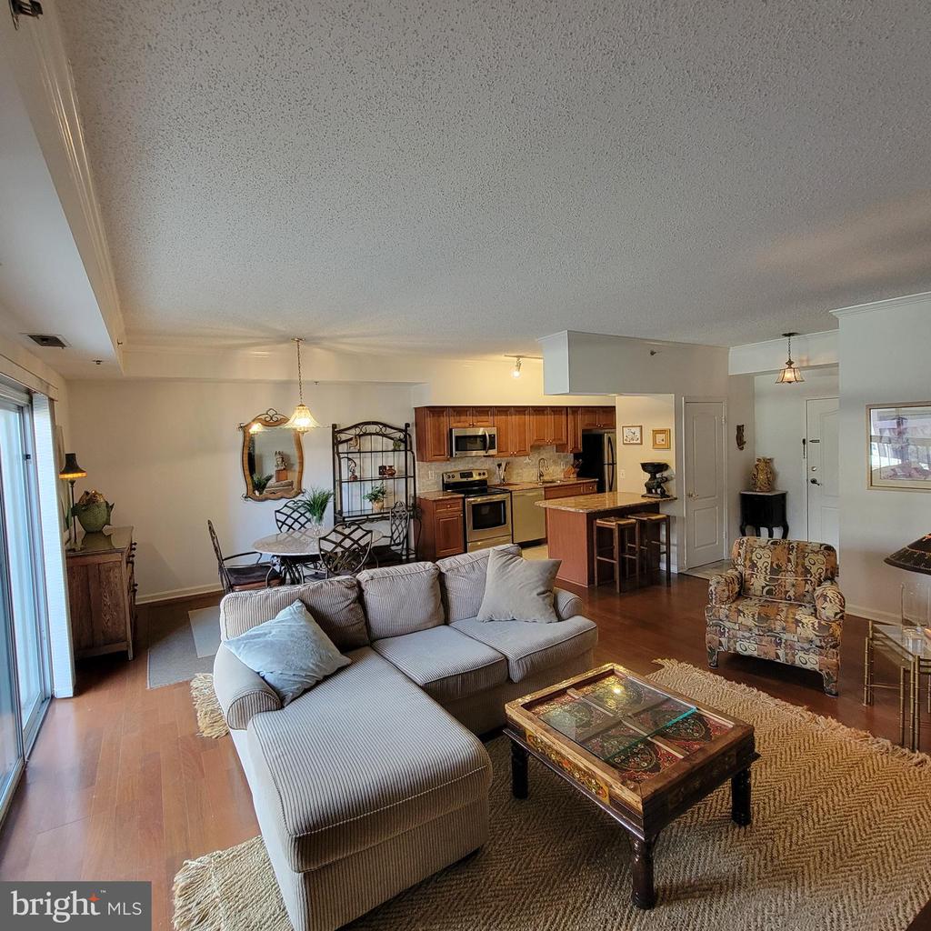 1211 S EADS ST #406
