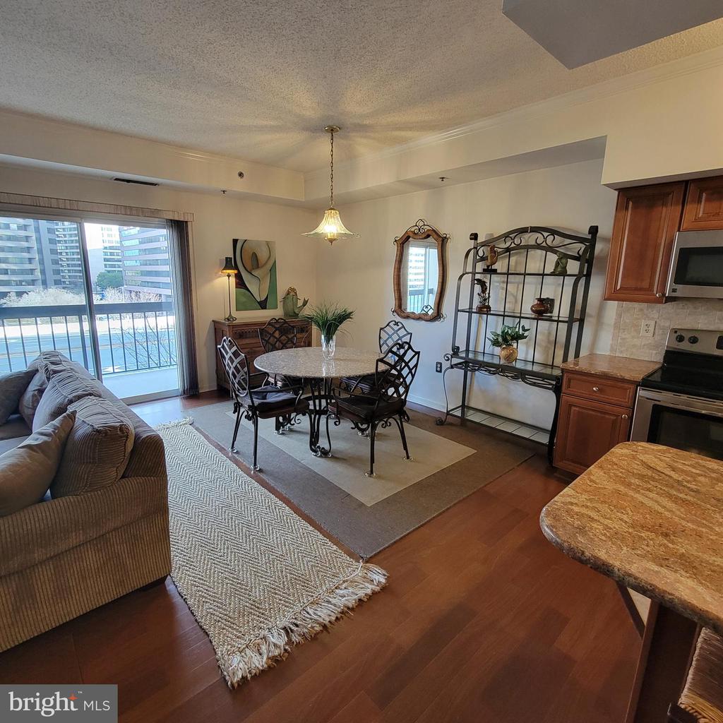 1211 S EADS ST #406