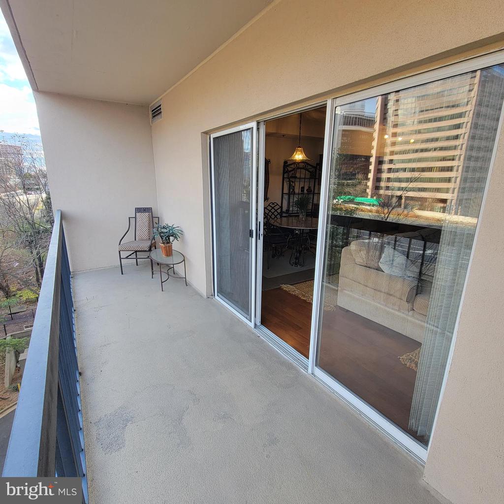 1211 S EADS ST #406
