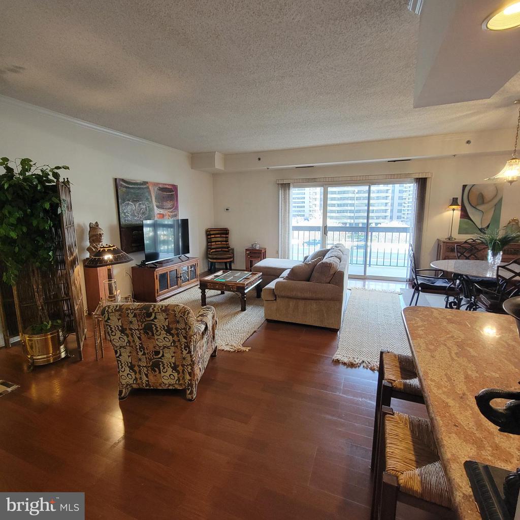1211 S EADS ST #406