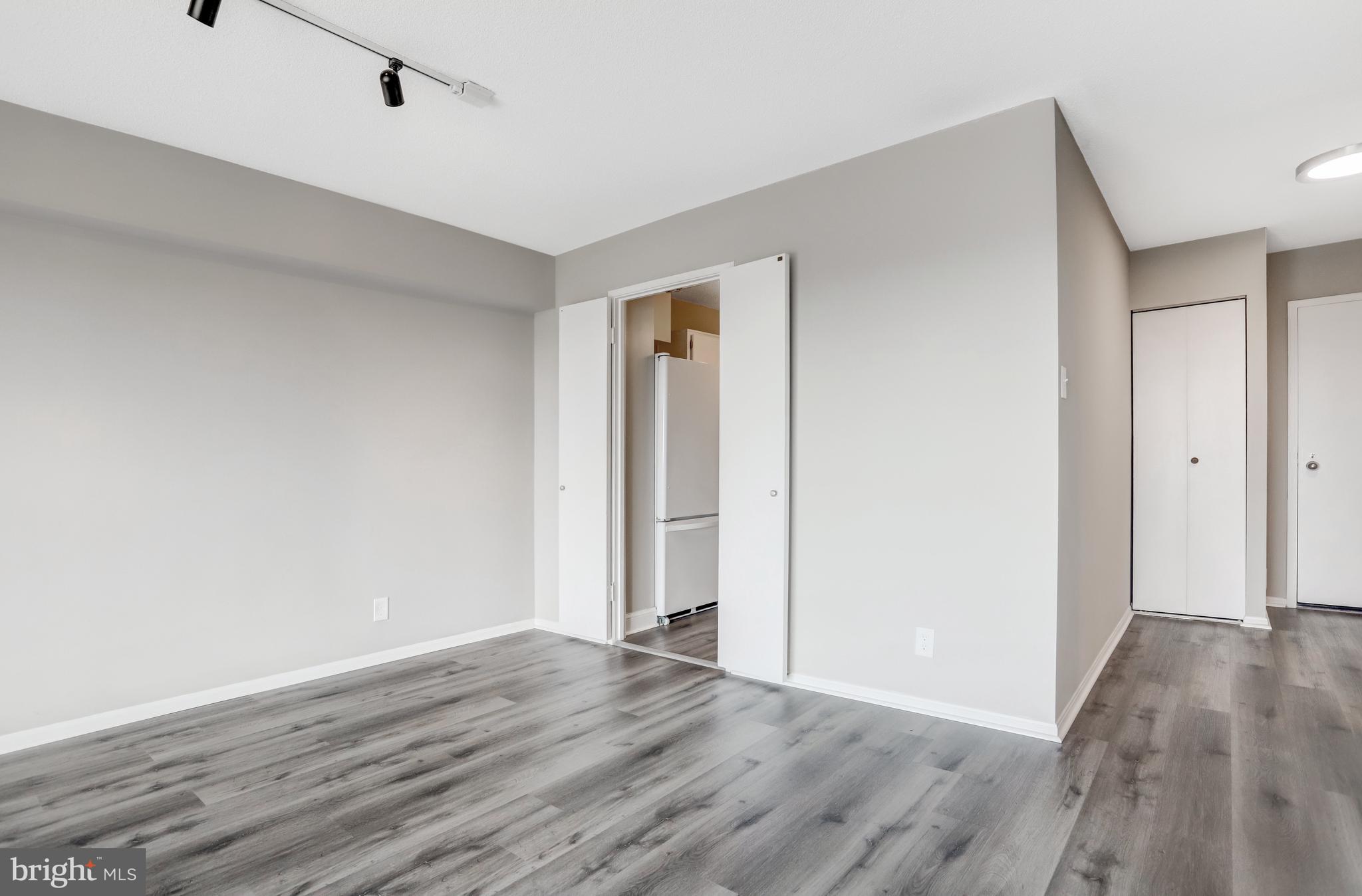 307 Yoakum Pkwy #1802