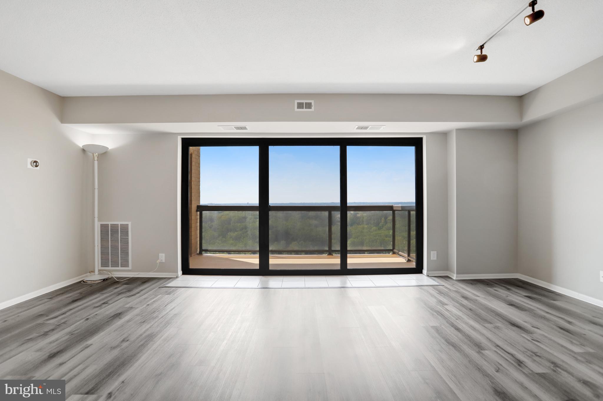 307 Yoakum Pkwy #1802