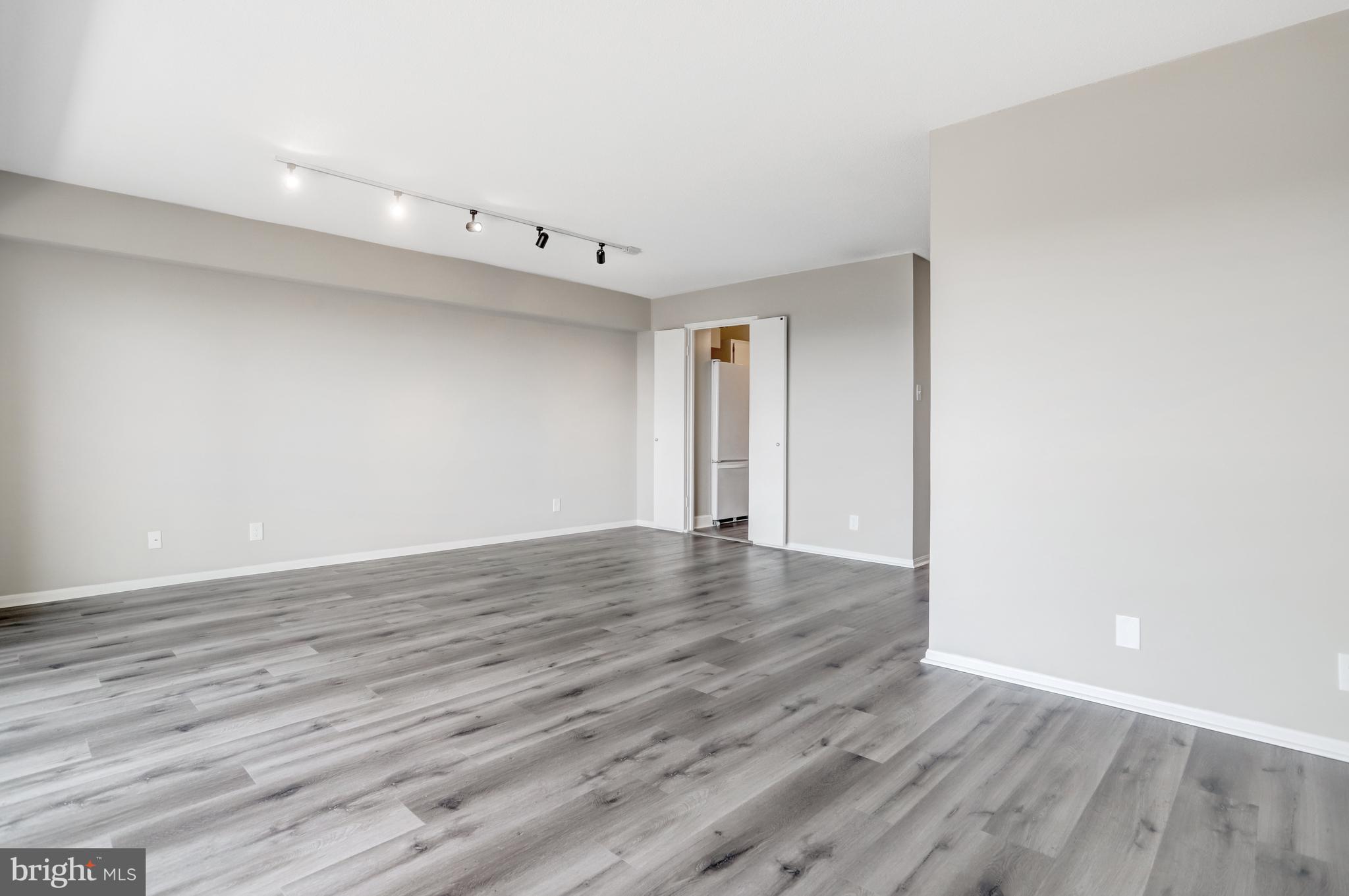 307 Yoakum Pkwy #1802