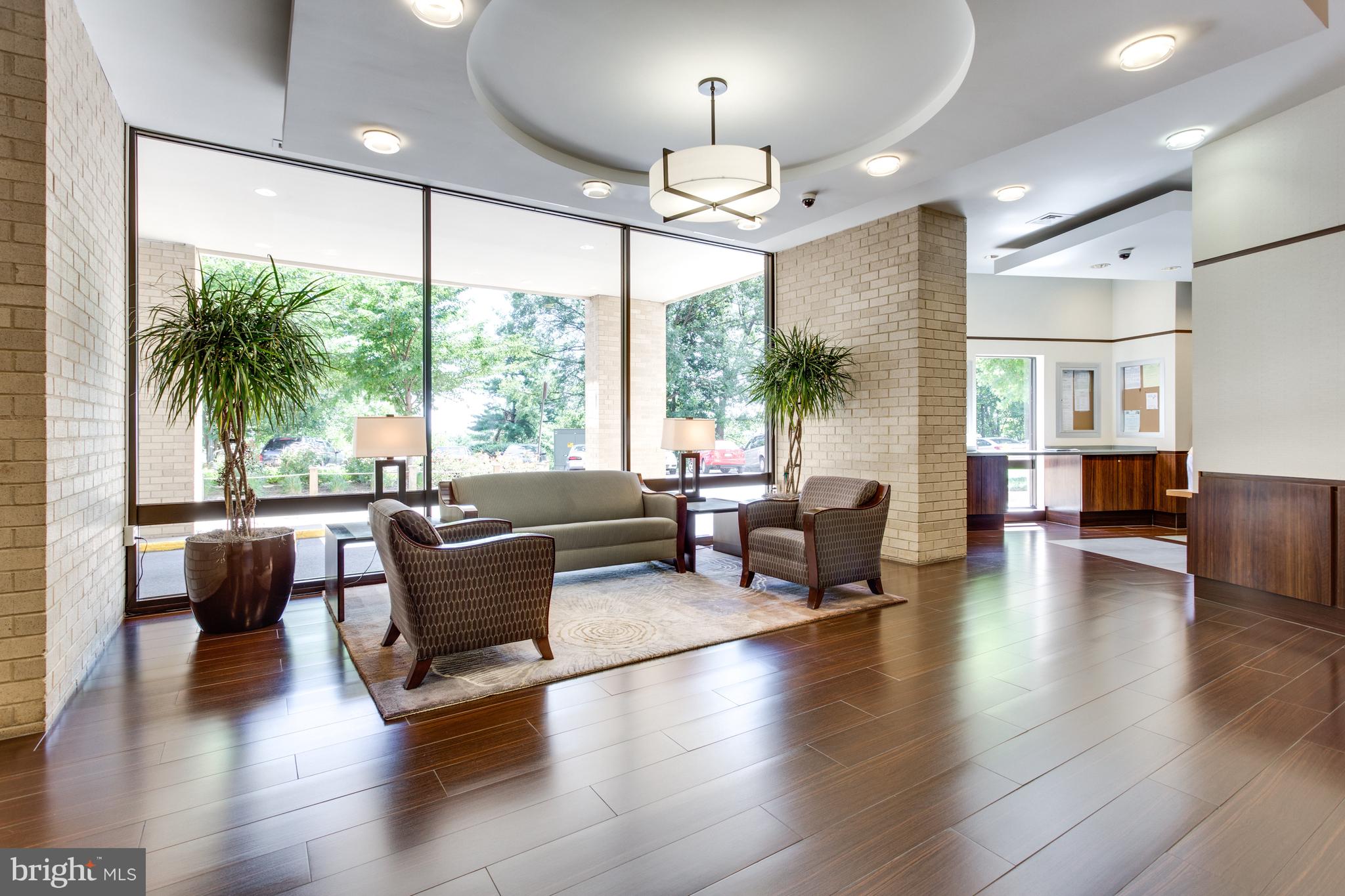 307 Yoakum Pkwy #1802