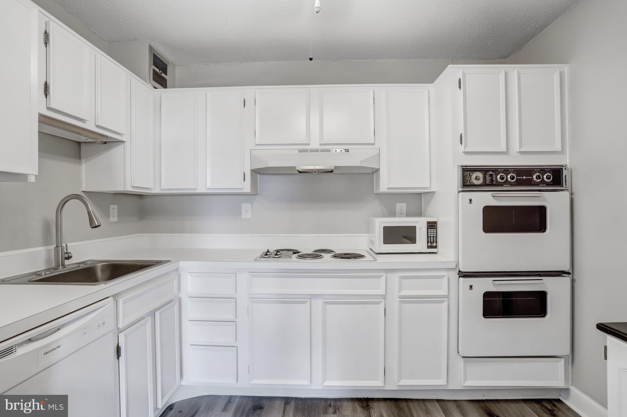 307 Yoakum Pkwy #1802