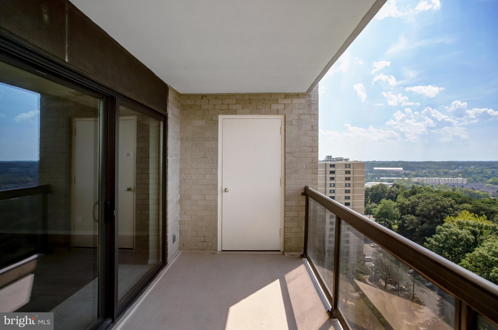 307 Yoakum Pkwy #1802