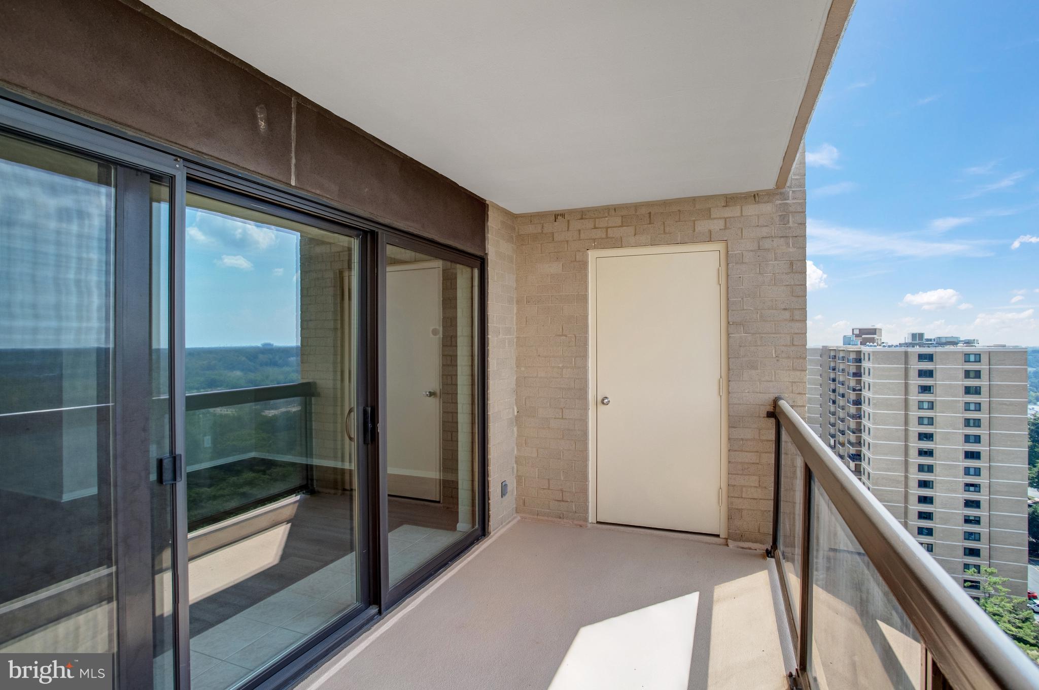 307 Yoakum Pkwy #1802