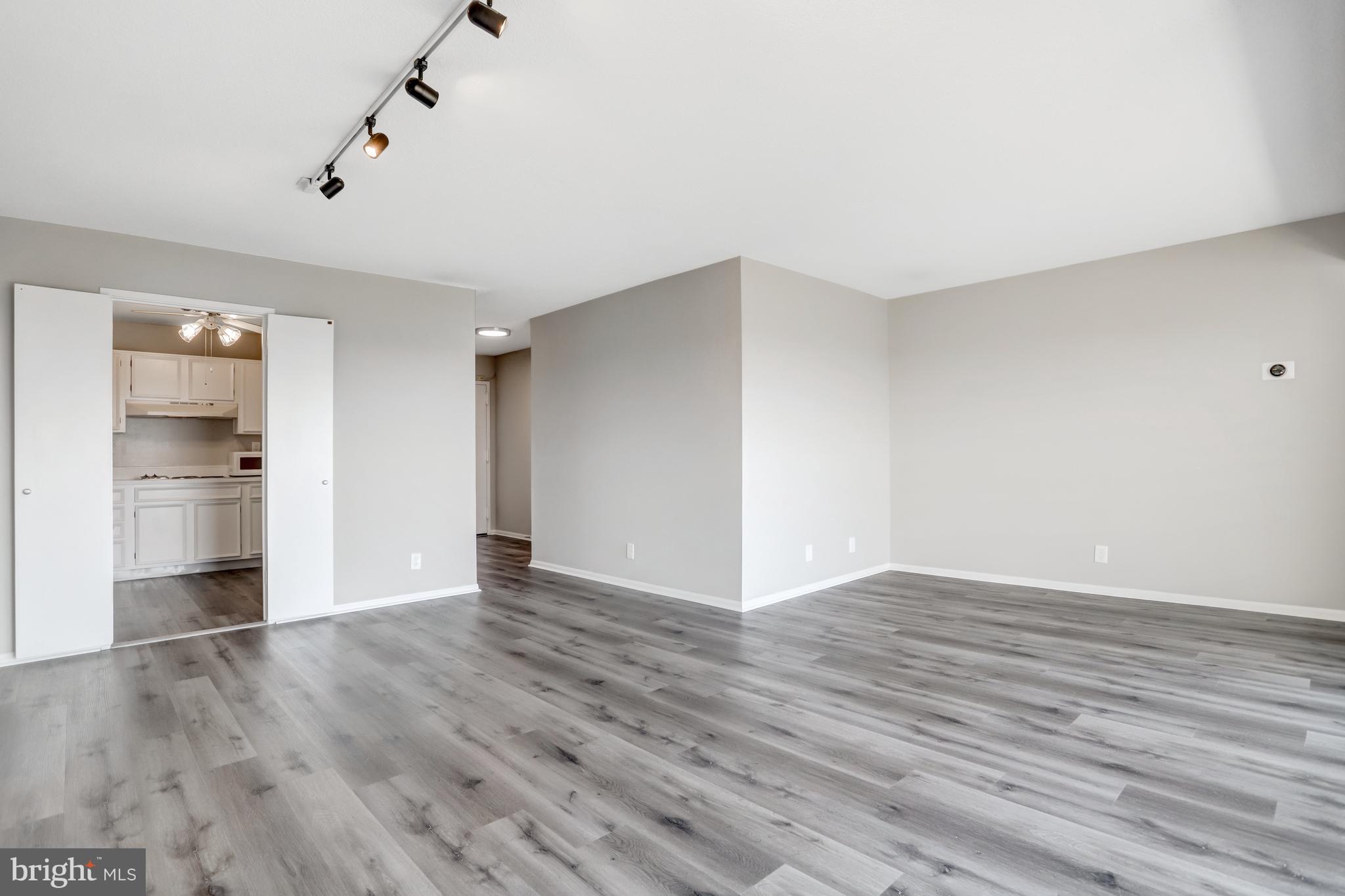 307 Yoakum Pkwy #1802