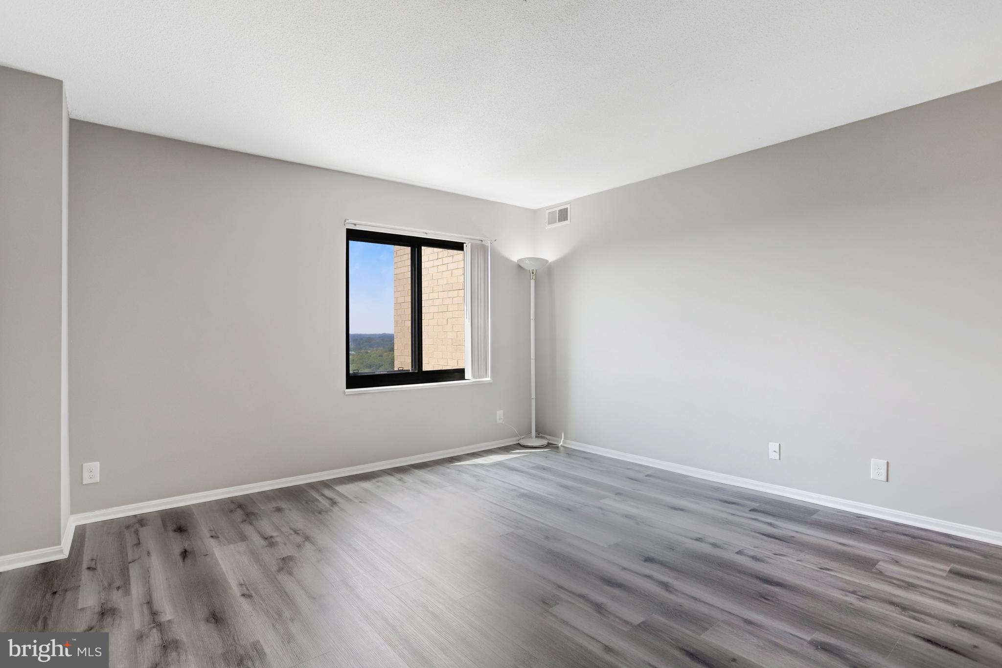 307 Yoakum Pkwy #1802