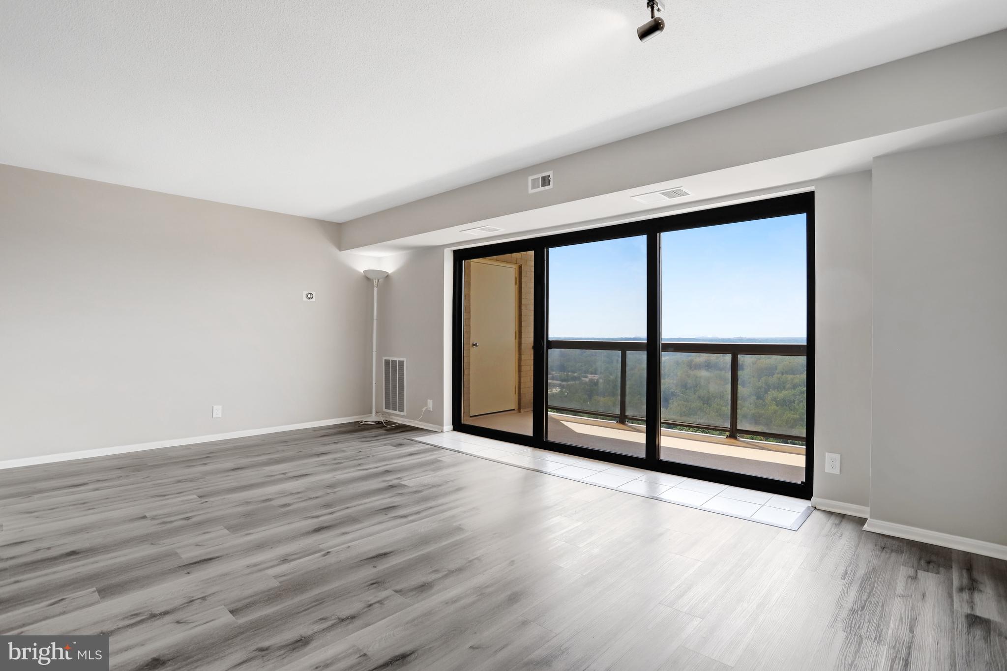 307 Yoakum Pkwy #1802