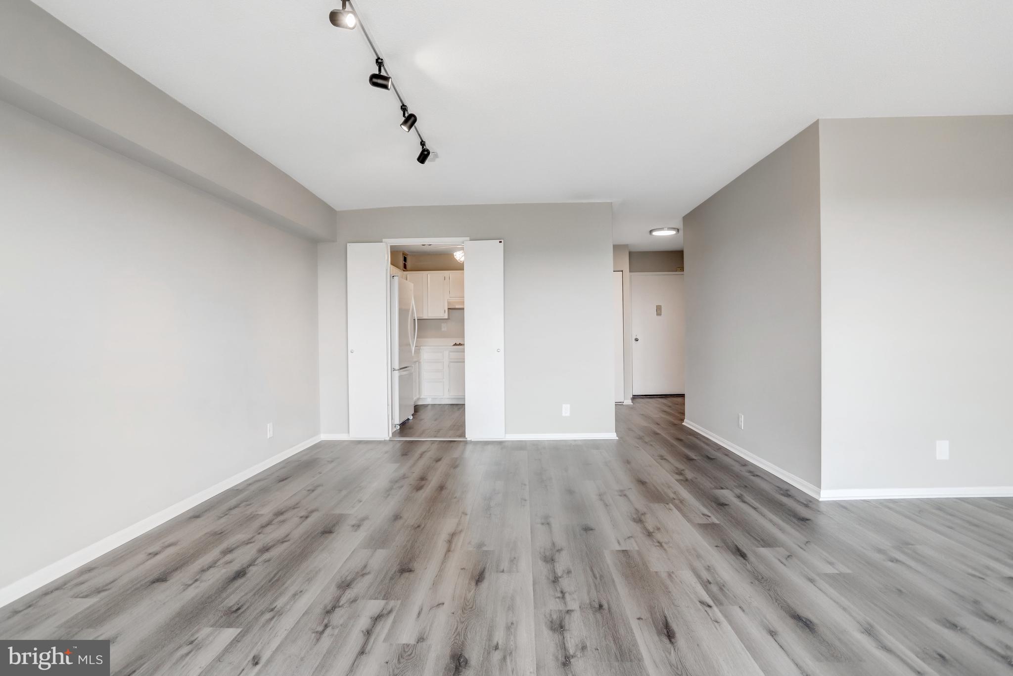 307 Yoakum Pkwy #1802